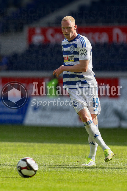 23.05.2026, GER, Fussball, Herren, Niederrheinpokal Finale, Saison 2025/2026, SC St. Tönis - MSV Duisburg | Leon Müller (MSV Duisburg) in Aktion am Ball, Einzelaktion