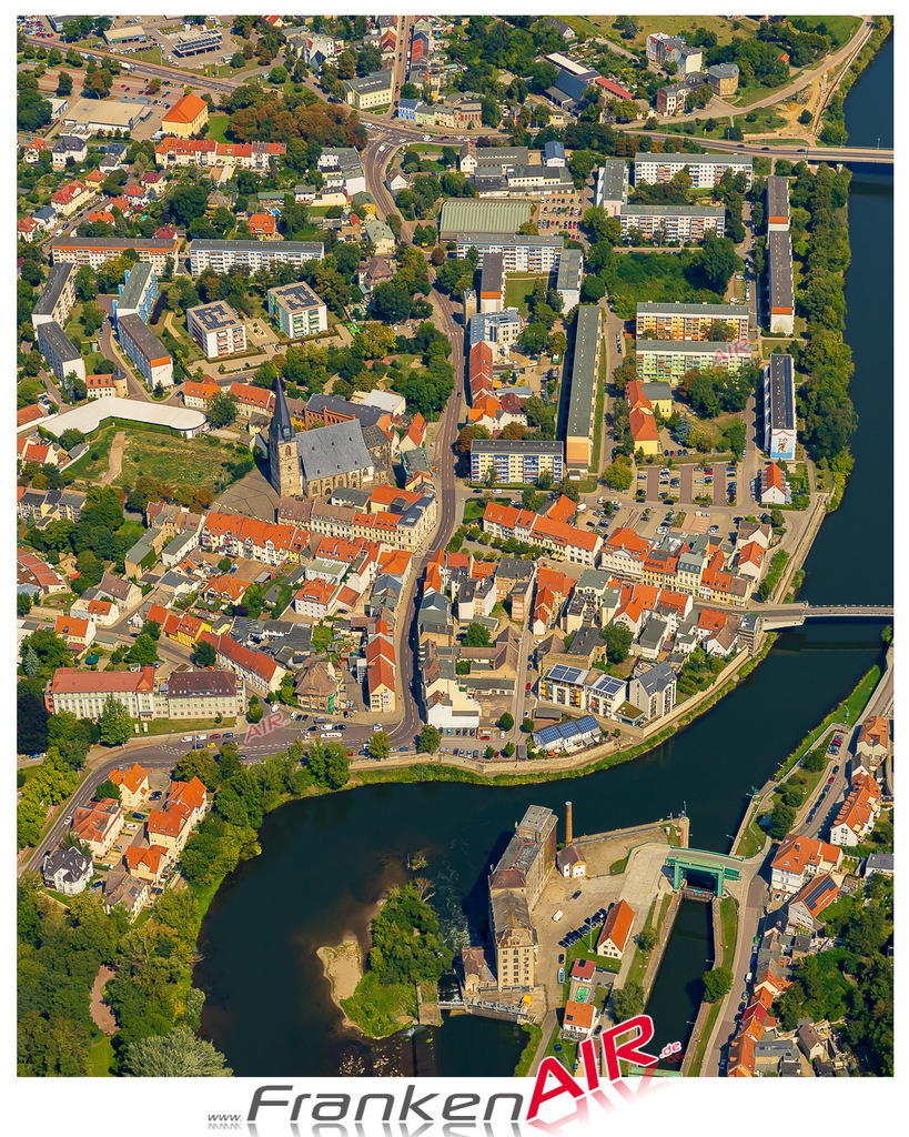 Luftaufnahme Bergstadt Bernburg - Die Luftaufnahme wurde 2025 vom UL-Flugzeug heraus erstellt ( ohne Drohne ) - Hochauflösende Luftaufnahme - für professionelle Ausdrucke geeignet. Die Geschenkidee !Mit Lizenz und Bildrechte bestellbar