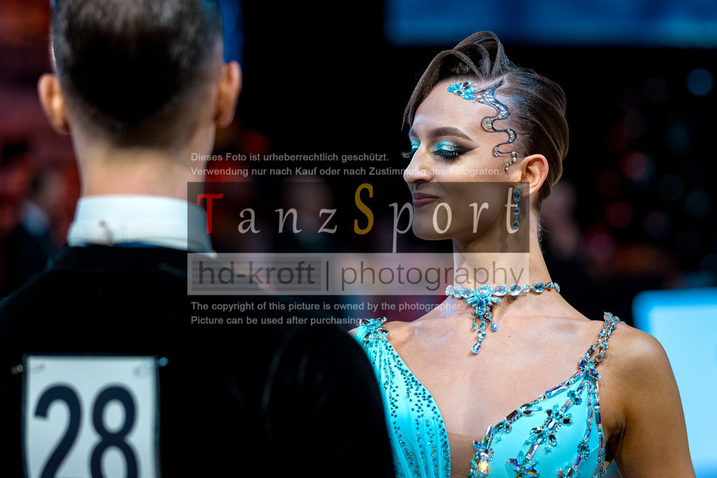 20251212_WDSF_World_Ch_Cup_RS-Std_1089-2 | Tanzsportbilder, Standardtanz, Lateintanz, WDSF, DTV, LTVB, dancecomp, goc, hessen tanzt, blaues band der spree, walzer, tango, wiener walzer, slowfox, quickstepp, samba, rumba, cha-cha-cha, paso doble. jive, hd-kroft photography, turniertanzsport