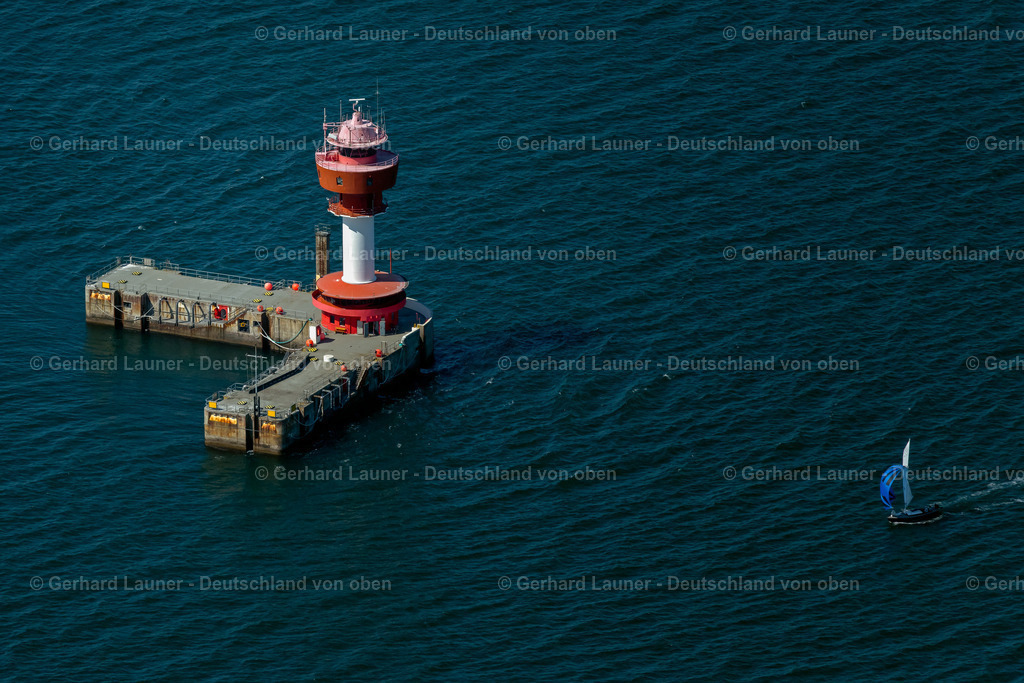 4037933 | STRANDE 07.08.2020 Leuchtturm als historisches Seefahrtszeichen im Küstenbereich " Leuchtturm Kiel / Lotsenstation " in der Ostsee vor der Kieler Bucht im Bundesland Schleswig-Holstein, Deutschland. // Lighthouse as a historic seafaring character in the coastal area " Leuchtturm Kiel / Lotsenstation " in the Baltic Sea off the Bay of Kiel in the state Schleswig-Holstein, Germany. Foto: Gerhard Launer
