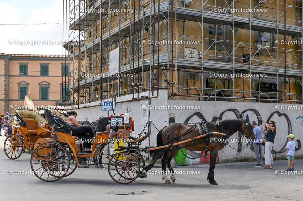 Italien_ Toscana_ Pisa_ 28.05.2024-121 | 28.05.2024, Italien, ITA, Toskana, Pisa im Bild Stadtansichten, Gebäude, Architektur, Touristen, Historisch, Souvenier, Turm, Dom, Piazza, schief


Pisa ist eine Stadt in Italien, gelegen in der Toskana am Arno. Wahrzeichen ist der als Schiefer Turm von Pisa bekannte Campanile des Doms auf der Piazza dei Miracoli im Norden des Stadtzentrums. 
Quelle: Wikipedia
