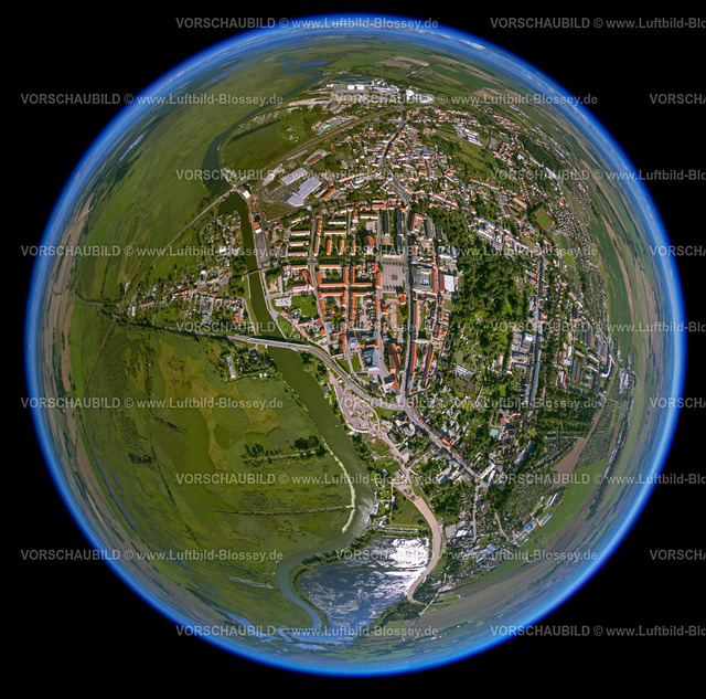 Anklam12083954a | Das Steintor ist ein Wahrzeichen Anklams, Peene Fluß, Marktplatz,  Anklam, Ostsee, Mecklenburg-Vorpommern, Deutschland, Europa