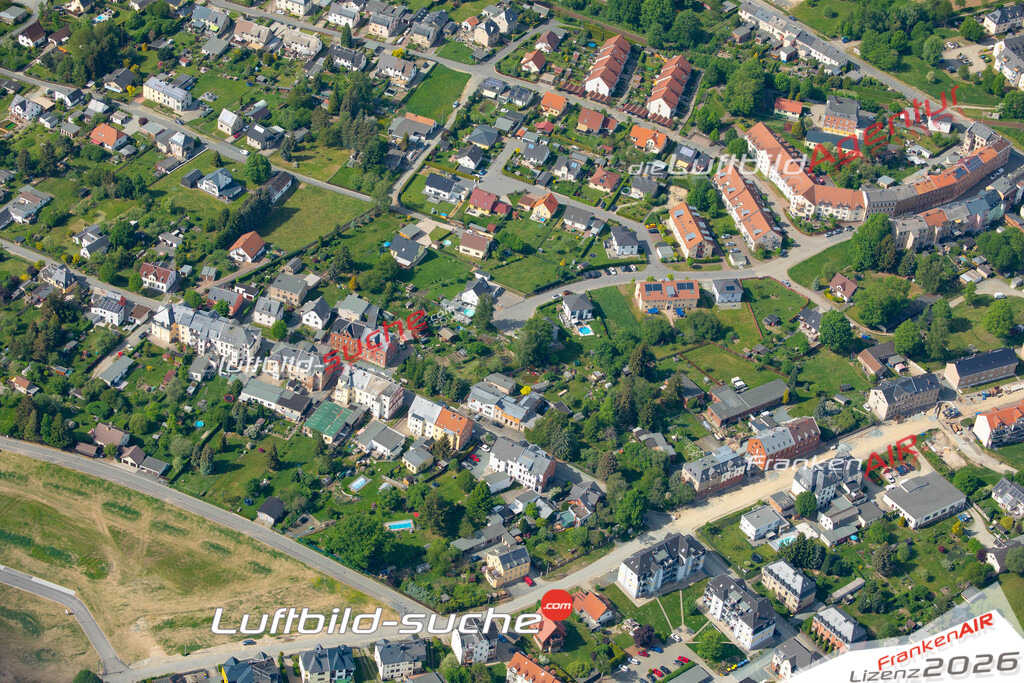 Das Luftbild der Stadt Treuen wurde 2022 vom Flugzeug heraus erstellt (keine Drohnen-Aufnahmen) Aufnahmehöhe ca.450 Meter- hohe Bildauflösung und Druck-Qualität. Garantiert!