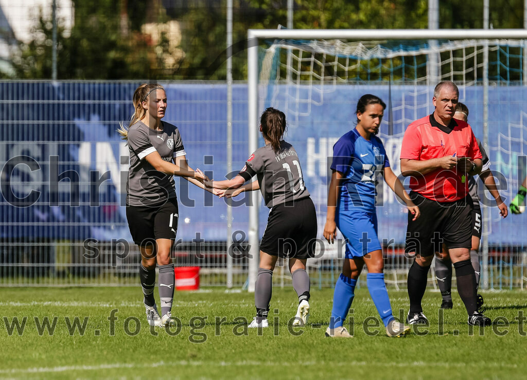 2023-09-09_060_FC_Langengeisling_gegen_TV_1864_Altoetting | Erding, Deutschland, 09.09.2023:
Fußball, Bezirksoberliga 2023 / 2024, 2. Spieltag, FC Langengeisling gegen TV 1864 Altötting, Endergebnis: 2:3

Jubel nach dem Ausgleich zum 1:1 durch Katharina Schmidinger (TV 1864 Altötting, #5)
Sandra Utzschmid (TV 1864 Altötting, #17), Nina Urban (TV 1864 Altötting, #11)

Foto: Christian Riedel / fotografie-riedel.net