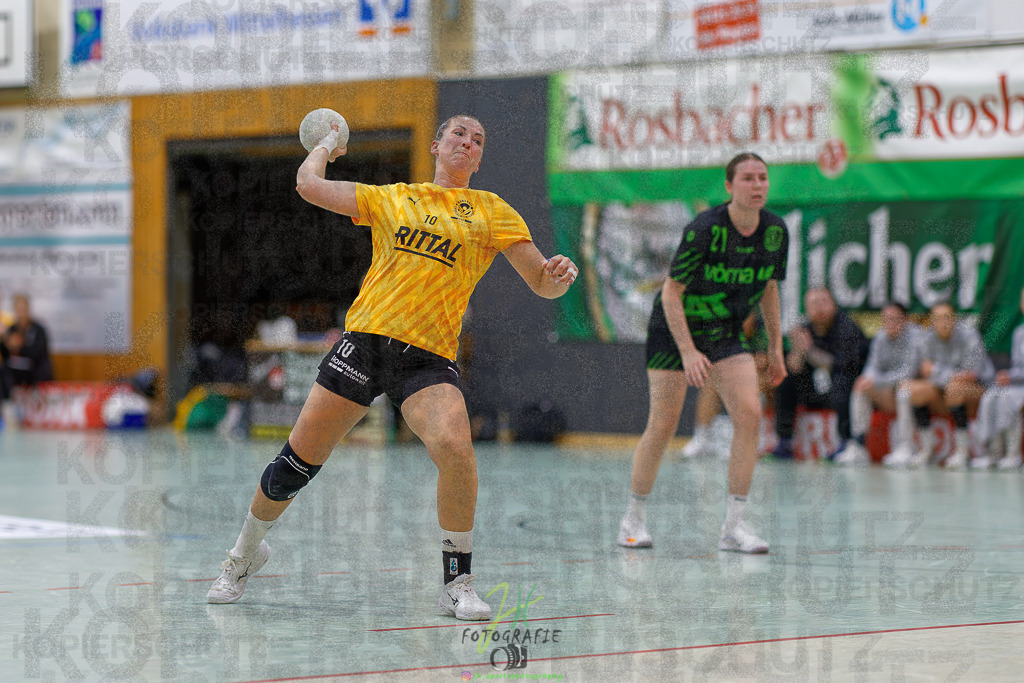 Frauen Oberliga Mitte (HHV); HSG Kleenheim/Langgöns II - HSG Eibelshausen/Ewersbach | Frauen Oberliga Mitte (HHV); HSG Kleenheim/Langgöns II - HSG Eibelshausen/Ewersbach am 01.11.2025 in Oberkleen (Weidig-Halle)Photo © 2025 - Jörg Heinrich - Realisiert mit Pictrs.com