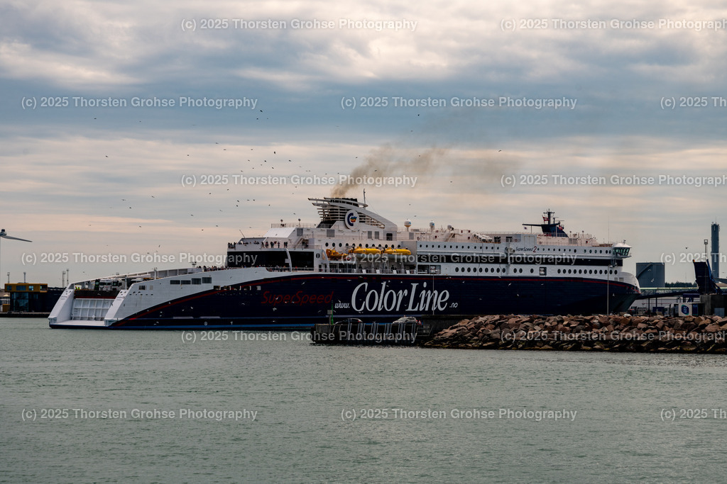 Color Line Super Speed 2 in Hirtshals, Denmark June 2023 | The Color Line Super Speed 2 leaving the port of Hirtshals Denmark for Larvik Norway. Die Color Line Super Speed 2 beim Auslaufen im Hafen von Hirtshals Dänemark mit Ziel Larvik Norwegen.  - Realisiert mit Pictrs.com