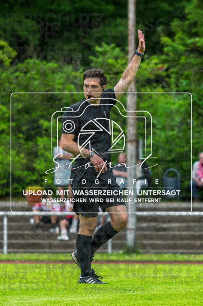 Landesliga Herren LG - TV Jahn Schneverdingen vs. MTV Eintracht Celle | Henrik Specht (Schiedsrichter); Landesliga Herren LG - TV Jahn Schneverdingen vs. MTV Eintracht Celle am 06.06.2026 in Osterwaldstadion, Schneverdingen - Realisiert mit Pictrs.com