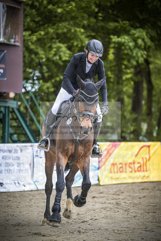 DOS_6126 | Entdecke hochwertige Reitturnierfotos von Foto Oger. Professionell, emotional und authentisch – jetzt Lieblingsmomente im Shop bestellen.Deutschlandweite Turnierfotografie. - Realisiert mit Pictrs.com