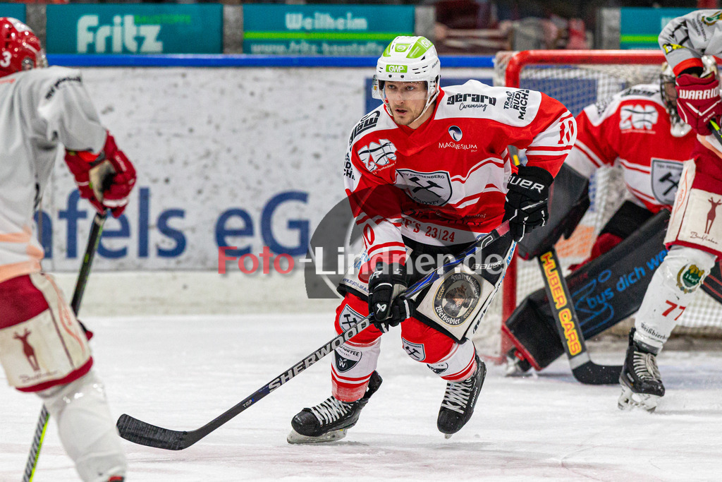 Halbfinale Spiel 1 TSV Peißenberg Miners vs TEV Miesbach | Eishockey Bayernliga Playoffs 2023/2024, Halbfinale Spiel 1 TSV Peißenberg Miners vs TEV Miesbach, 20240308,
Jakob HEIGL (Miners 10) in Aktion,
2024-03-08 in Peißenberg (Eisstadion)
10 Jakob HEIGL (Miners 10)
Copyright: WolfgangxLindner foto-lindner.de