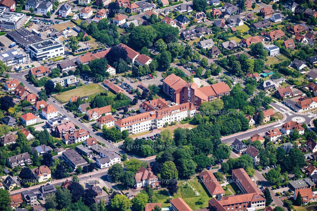 Diepholz_Klinik_Landkreis_ELS_0777050623 | DIEPHOLZ 05.06.2023 Klinikgelände des Krankenhauses " Landkreis Klinik " an der Eschfeldstraße in Diepholz im Bundesland Niedersachsen, Deutschland. // Hospital grounds of the Clinic " Landkreis Klink " on street Eschfeldstrasse in Diepholz in the state Lower Saxony, Germany. Foto: Martin Elsen