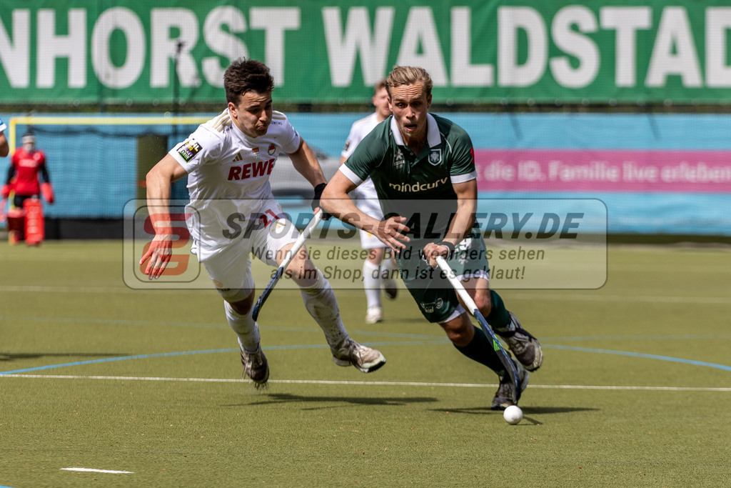 MJ_UHTC-RWK_13.04.2024-53 | Malte Hellwig (Uhlenhorst Mülheim #29) &amp; Phillip Holzmüller (Rot-Weiss Köln #21), Uhlenhorst Mülheim - Rot-Weiß Köln am 13.4.2024 in der Waldstadion, Mülheim a.d.Ruhr