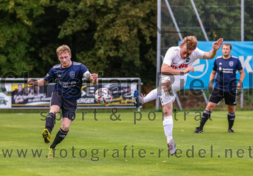 2023-07-28_033_FC_Eitting_gegen_FC_Moosburg | Eitting, Deutschland, 28.07.2023:
Fußball, Kreisliga 2023 / 2024, 1. Spieltag, FC Eitting gegen FC Moosburg, Endergebnis: 1:1

Matthias Hilz (FC Moosburg, #14), Fabian Neudecker (FC Eitting, #2)

Foto: Christian Riedel / fotografie-riedel.net