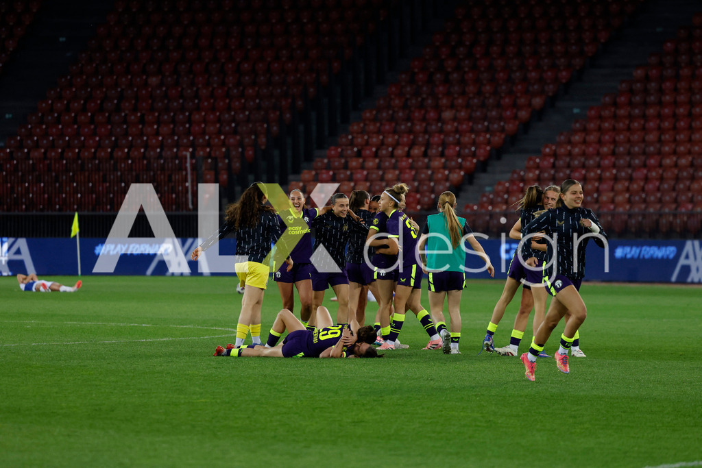 GC Zürich vs FC Zürich - AXA Women’s Super League Playoffs - Stadion Letzigrund | Celebrating after the AXA Women’s Super League Playoffs quarter-final second leg between GC Zürich and FC Zürich at Stadion Letzigrund, Zurich, Switzerland. - Realisiert mit Pictrs.com