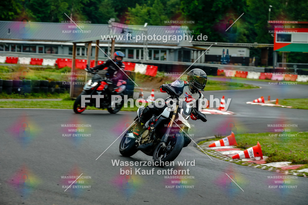 VBK-3508 | Hier findet Ihr Bilder von Touristenfahrten auf der Nürburgring Nordschleife oder von anderen Veranstaltungen die ich besucht habe. Viel Spass beim Durch Schauen 
