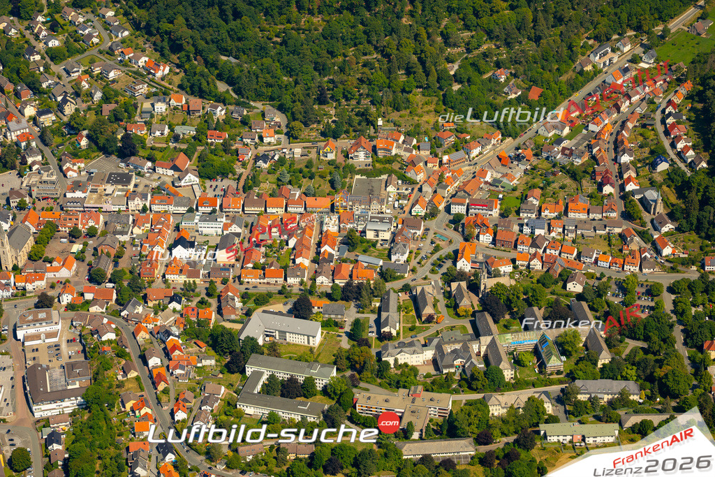 Das Luftbild der Stadt Marsberg wurde 2022 vom Flugzeug heraus erstellt (keine Drohnen-Aufnahmen) Aufnahmehöhe ca.450 Meter- hohe Bildauflösung und Druck-Qualität. Garantiert!
