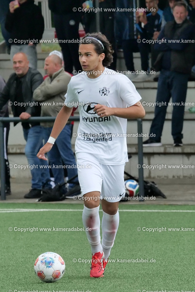 Fußball : C-Junioren : Aufstieg Regionalliga West : SUS 09 Dinslaken - Vfb 03 Hilden am 04.06.2026 in Dinslaken | Fußball : C-Junioren : Aufstieg Regionalliga West : SUS 09 Dinslaken (rotr Trikots)- Vfb 03 Hilden (weiße Trikots) am 04.06.2026 in Dinslaken - Realisiert mit Pictrs.com