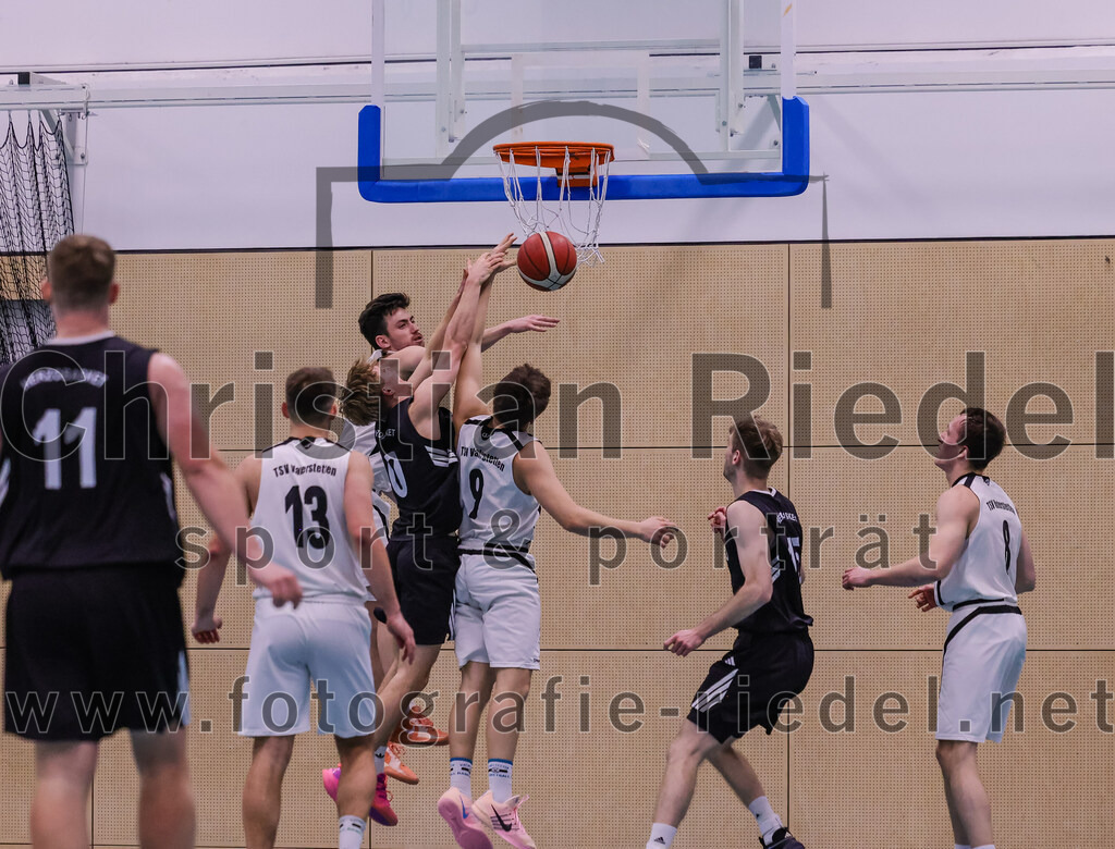 2026-01-31_015_TSV_Vaterstetten_gegen_TS_Herzogenaurach | Vaterstetten, Deutschland, 31.01.2026:Basketball, 2. Regionalliga Süd 2025 / 2026, 14. Spieltag, TSV Vaterstetten gegen TS Herzogenaurach, Endergebnis: 71:70K. Huber (TSV Vaterstetten, #13), K. Rucker (TSV Vaterstetten, #9), Tom Hedden (TSV Vaterstetten, #8)Foto: Christian Riedel / fotografie-riedel.net