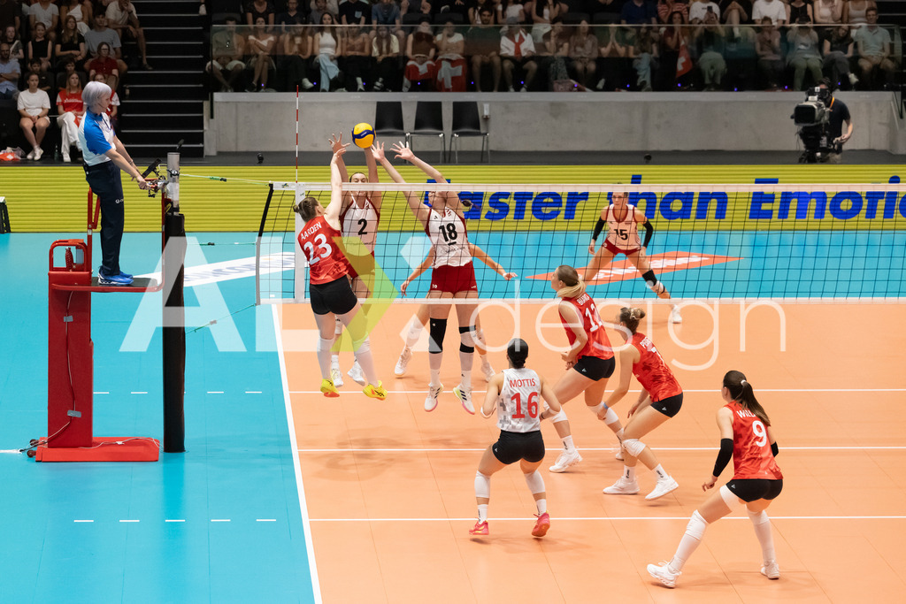 Austria v Switzerland - CEV European League Women | KRIENS, SWITZERLAND - JUNE 14: MERET AARDEN of Switzerland attack / spike against CARMEN RAAB of Austria and NINA NESIMOVIĆ of Austria double block during the CEV European League match between Austria and Switzerland at Pilatus Arena on June 14, 2026 in Kriens, Switzerland. - Realisiert mit Pictrs.com