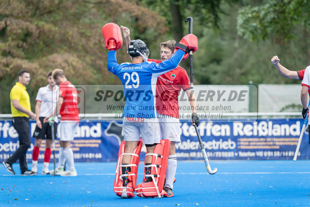 HK_20230923_104488 | 1. Bundesliga Herren Crefelder HTC - TSV Mannheim am 23.9.2023 CHTC, Krefeld , Joshua Onyekwue Nnaji Torwart ( Crefelder HTC #29 ) , Schröder Mika ( Crefelder HTC #33 )
