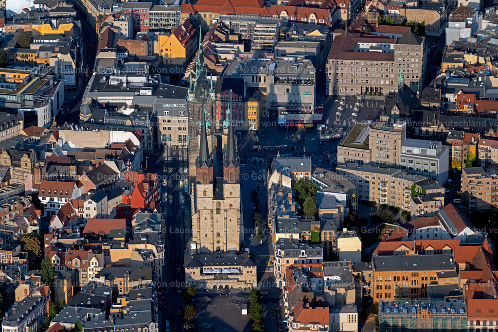4062548 | HALLE (SAALE) 08.09.2021 Kirchengebäude Marktkirche Unser lieben Frauen im Altstadt- Zentrum der Innenstadt im Ortsteil Mitte in Halle (Saale) im Bundesland Sachsen-Anhalt. Weiterführende Informationen bei: Marktkirche Unser lieben Frauen Evangelische Marktkirchengemeinde Halle. // Church building in Marktkirche Unser lieben Frauen Old Town- center of downtown in the district Mitte in Halle (Saale) in the state Saxony-Anhalt. Further information at: Marktkirche Unser lieben Frauen Evangelische Marktkirchengemeinde Halle. Foto: Gerhard Launer