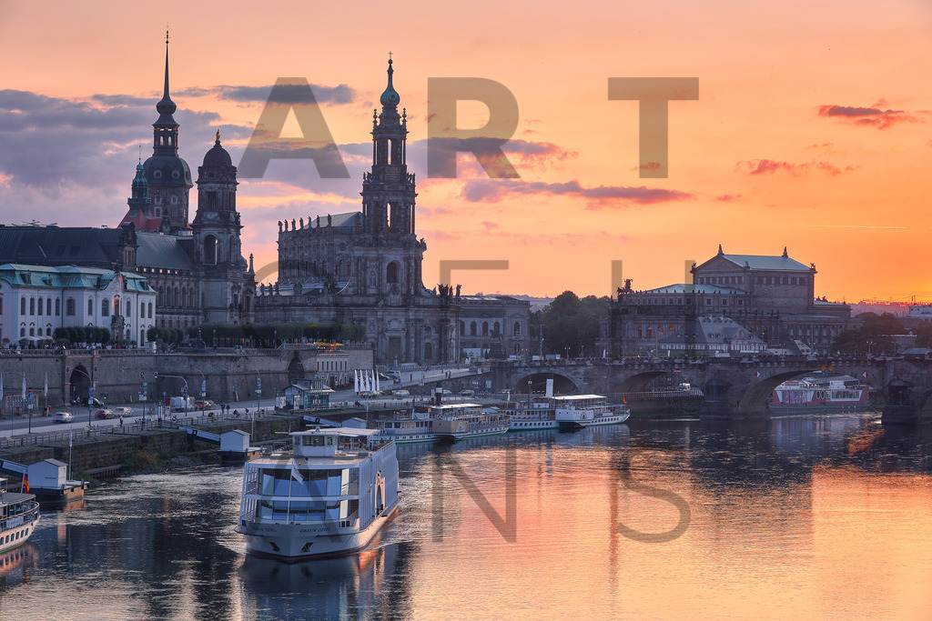 Ein Hans Fineart Original | Entdecke die Kunst von Hans Fineart - Fotografien für dein Zuhause. Verwandle deine Wände mit einzigartigen Kunstwerken und bringe die Schönheit der Welt in dein Leben. Bestelle jetzt und schaffe einen Ort der Inspiration und Eleganz.