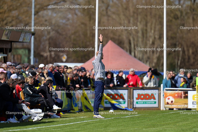 Fußball I Herren I Saison 2025-2026 I SHFV-Lotto-Pokal I Halbfinale I SV Todesfelde - VfB Lübeck 041 | Björn Sörensen (Trainer, SV Todesfelde) - Realisiert mit Pictrs.com