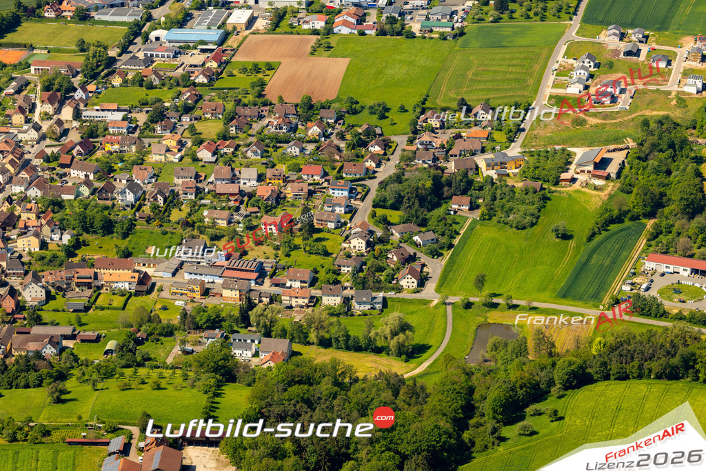 Das Luftbild zeigt :  Wilhelmsdorf - Die Luftaufnahme wurde 2024 vom UL-Flugzeug aus erstellt ( keine Drohne ) - Hochauflösende Luftaufnahme - Für grossformatige Ausdrucke geeignet. Die Geschenkidee !Mit Lizenz und Bildrechte bestellbar