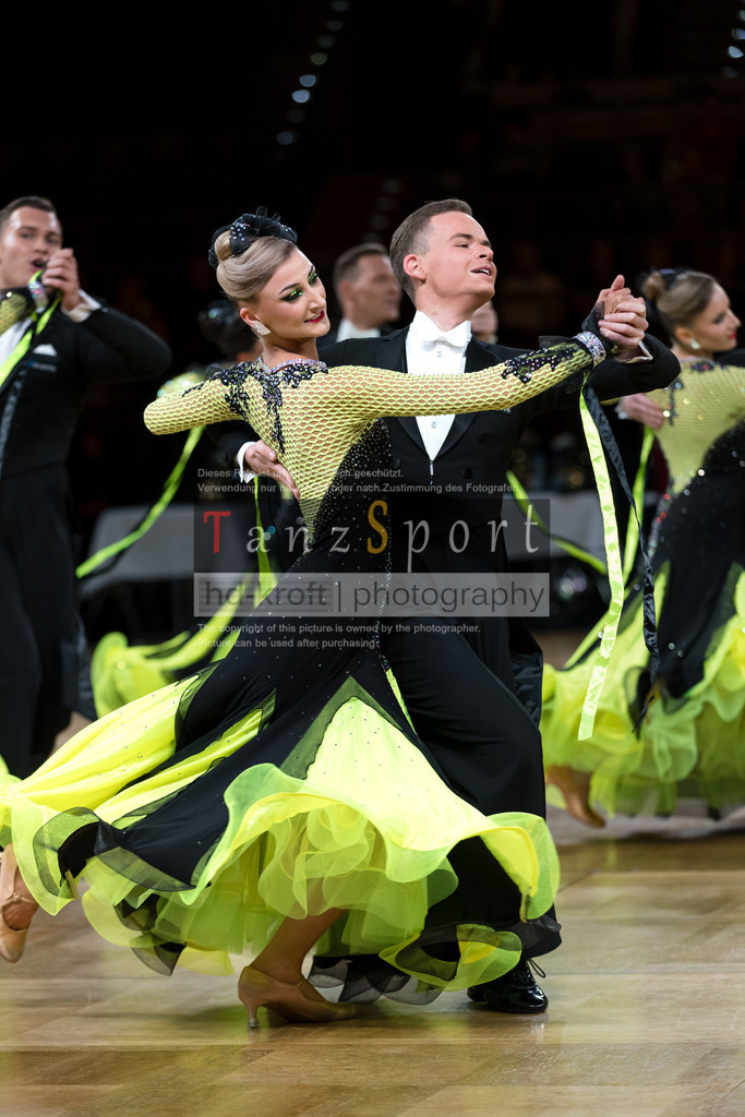 20241109_DM-Formationen_Vorrunde_3290 | Tanzsportbilder, Standardtanz, Lateintanz, WDSF, DTV, LTVB, dancecomp, goc, hessen tanzt, blaues band der spree, walzer, tango, wiener walzer, slowfox, quickstepp, samba, rumba, cha-cha-cha, paso doble. jive, hd-kroft photography, turniertanzsport