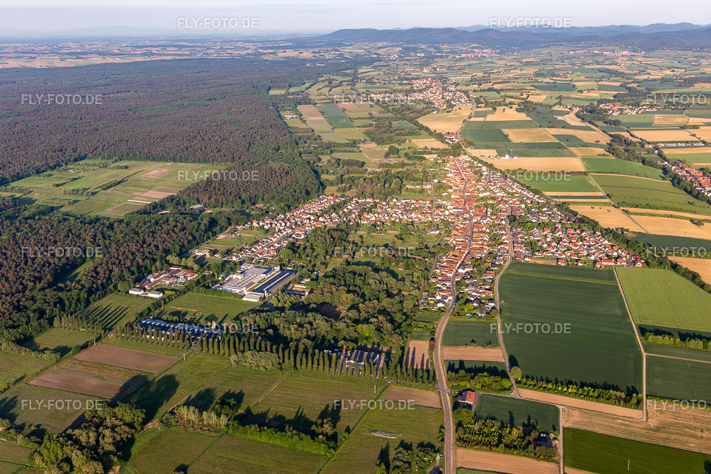 Ortsansicht | Luftbild: Ortsansicht im Ortsteil Schaidt in Wörth im Bundesland Rheinland-Pfalz in Deutschland. Foto: IMG_131493.jpg vom 18.05.2022 durch ©2025 Werner Riehm fly-foto.de/copyright - Realisiert mit Pictrs.com