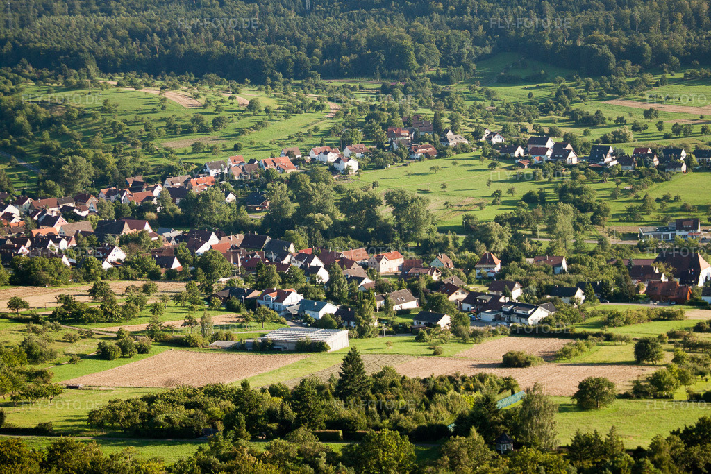 Luftbild: Ortsansicht von Norden im Ortsteil Obernhausen in Birkenfeld im Bundesland Baden-Württemberg in Deutschland. Foto: IMG_32590.jpg vom 21.08.2010 durch Werner Riehm/FLY-FOTO.de