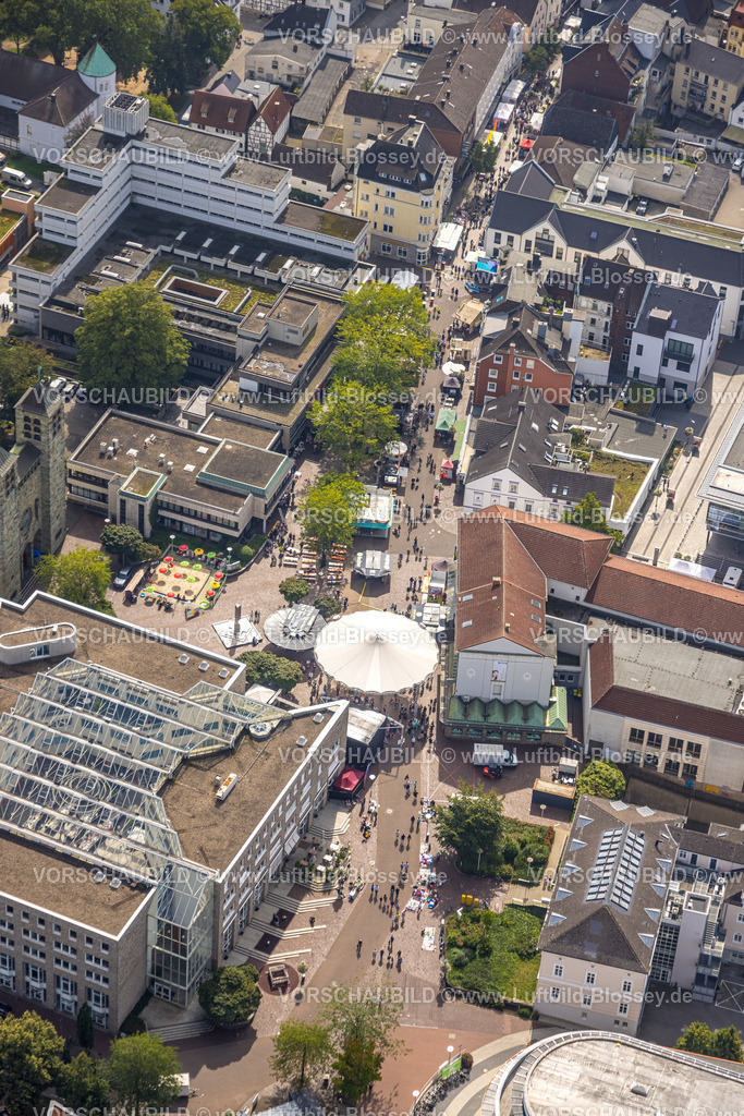 Unna230900972 | Luftbild, Stadtfest Unna 2023, Außengastronomie auf dem Katharinenplatz am Rathaus, Bahnhofstraße, Unna, Ruhrgebiet, Nordrhein-Westfalen, Deutschland