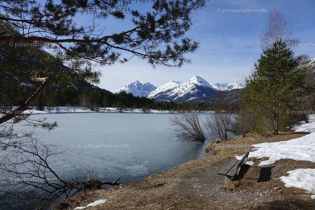 welltvi-Weissenbach_Baggersee-Winter_06032019-DSC06931 | Info aus dem Bezirk Reutte/Ausserfern Tirol sowie eine umfangreiche Bilddatenbank über die gesamte Region: Lechtal, Talkessel Reutte, Tannheimertal, Zwischentoren. Lech, Plansee, Zugspitze, Grenztunnel, B179, Fernpassstraße, Verkehr, Lawinen, Tradition, - Realisiert mit Pictrs.com