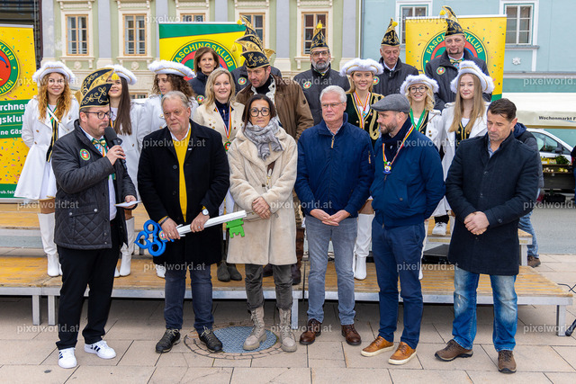 Faschingswecken am Hauptplatz | Bildershop von pixelworld.at - Realisiert mit Pictrs.com