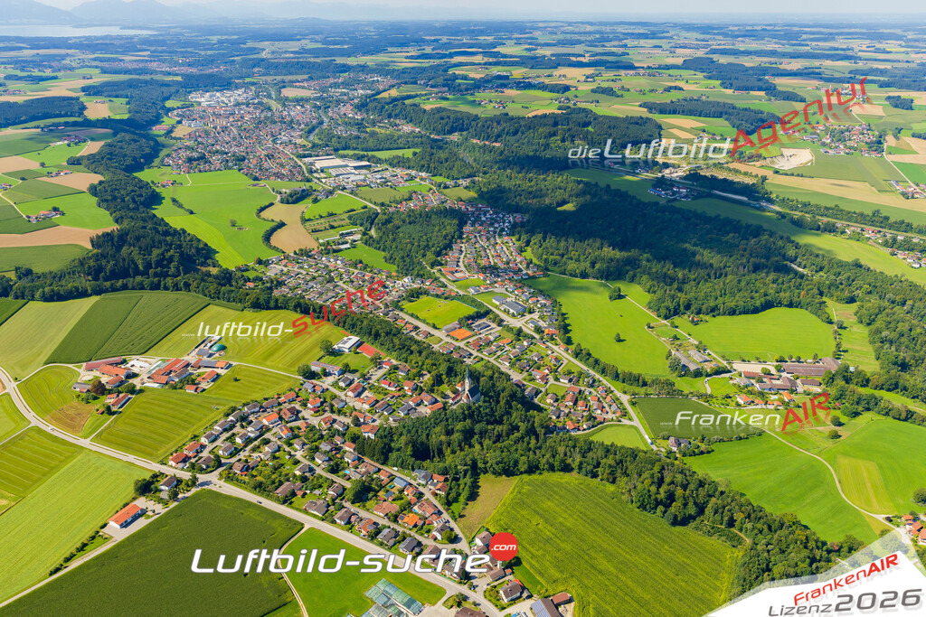 Luftaufnahme Heiligkreuz Trostberg - Die Luftaufnahme wurde 2025 vom UL-Flugzeug heraus erstellt ( keine Drohne ) - Hochauflösende Luftaufnahme - für professionelle Ausdrucke geeignet. Die Geschenkidee !Mit Lizenz und Bildrechte bestellbar