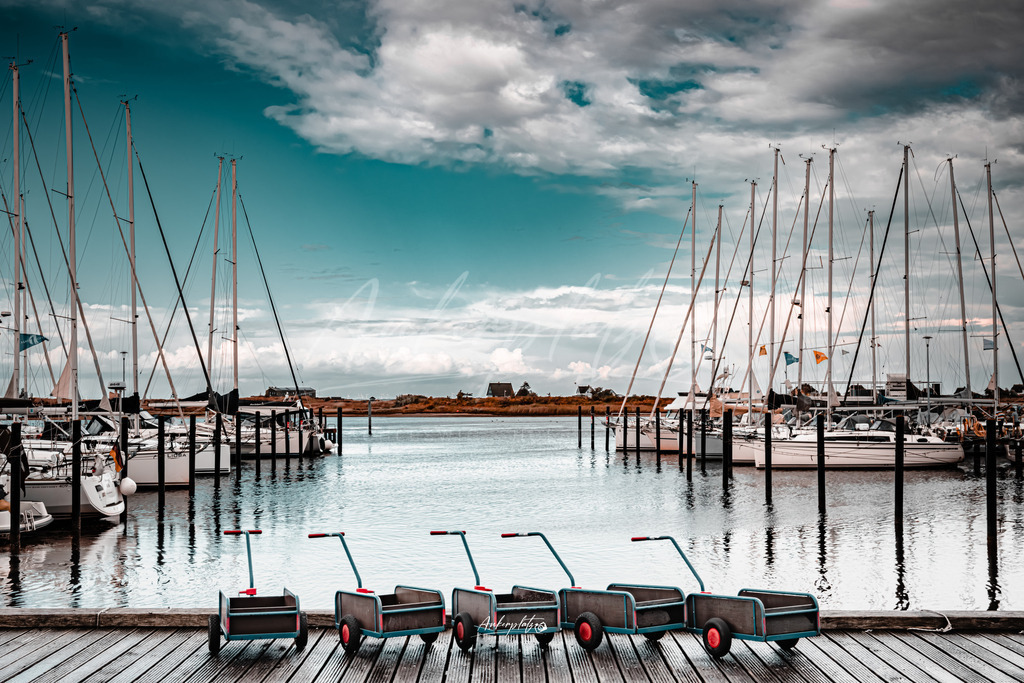 Warten auf Gäste. Yachthafen Heiligenhafen | ankerplatz-schleswig-holstein - Realisiert mit Pictrs.com