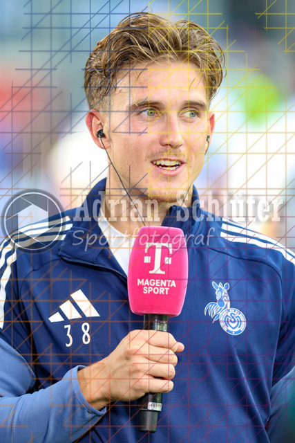 MSV Duisburg vs VfB Stuttgart II - 3. Liga | Duisburg, Deutschland, 02.08.25:   Patrick Sussek (MSV Duisburg) im Interview waehrend des Spiels der 3. Liga MSV Duisburg vs VfB Stuttgart II in der schauinsland-reisen-arena(Foto von Brauer-Fotoagentur / Adrian Schlueter)