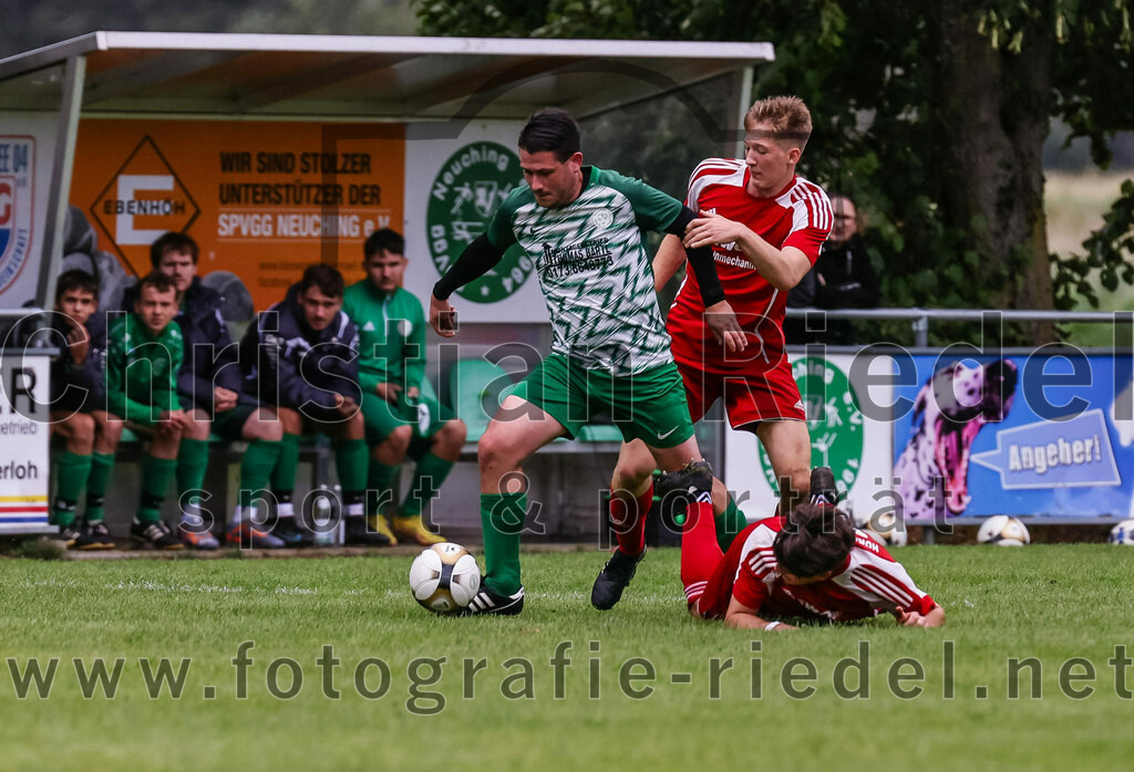 2023-08-06_063_SpVgg_Neuching_gegen_SG_Hoerlkofen-Woerth | Neuching, Deutschland, 06.08.2023:
Fußball, A-Klasse 2023 / 2024, 1. Spieltag, SpVgg Neuching gegen SG Hörlkofen/Wörth, Endergebnis: 0:0

Deniz Coskun (SpVgg Neuching, #6), Jakob Englhart (SG Hörlkofen/Wörth, #8), Korbinian Nußrainer (SG Hörlkofen/Wörth, #10)

Foto: Christian Riedel / fotografie-riedel.net