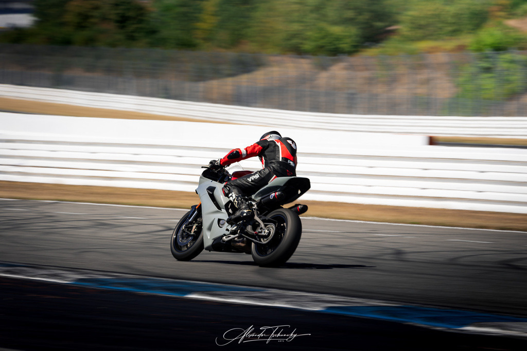 Ducati Trackday Hockenheimring 2026 | Entdecken Sie die faszinierende Welt von Alexander Tschuncky Arts: Kreative Fotografie, atemberaubende Automobilkunst und hochwertiger Bilderdruck. Lassen Sie sich inspirieren! - Realisiert mit Pictrs.com
