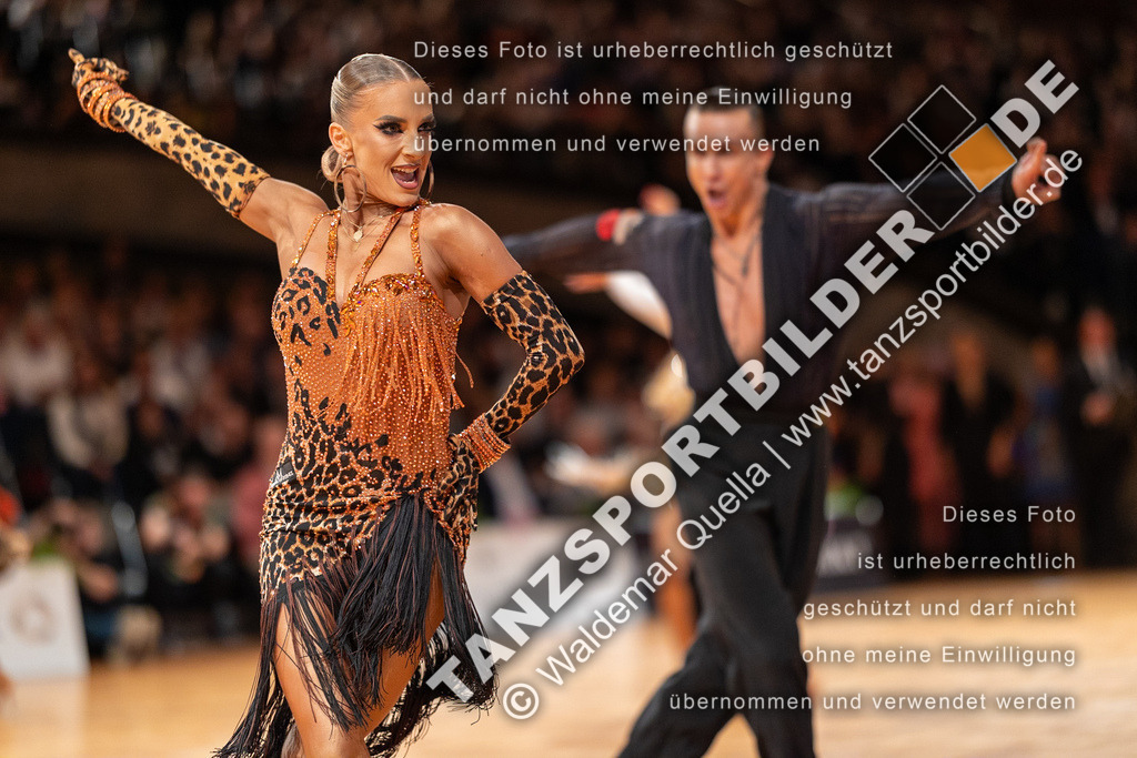 20230812-13494 | Hier finden Sie Tanz Bilder vom Latein und Standard Formationen tanzen. Sportbilder vom Tanzsport. Schöne Fotos und von Weltmeisterschaft, Europameisterschaft, Bundesliga, Regionalliga, Oberliga und Landesliga sowie von GOC Stuttgart, DanceComp, WM Bremen