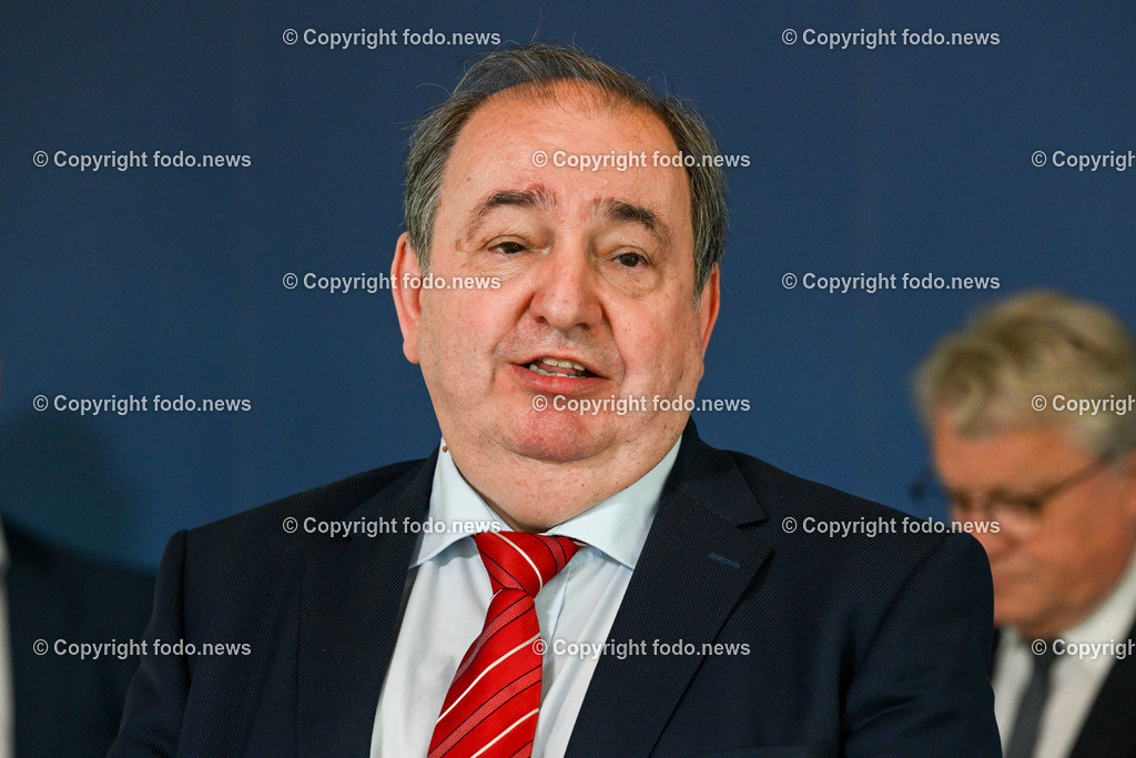Pressekonferenz LINZ AG - tim Linz - Eine Erfolgsgeschichte_ 05.06.2023-10 | 05.06.2023, Linz AG, AUT, Pressekonferenz LINZ AG - tim Linz - Eine Erfolgsgeschichte, im Bild Erich Haider (Generaldirektor der LINZ AG)