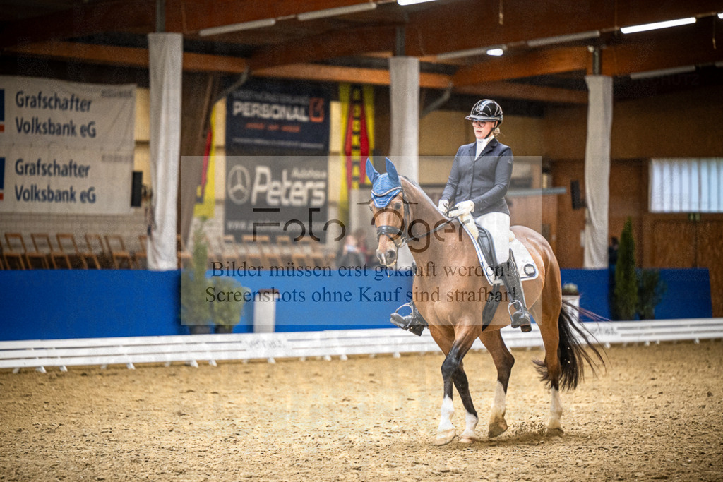 DOS_2321 | Entdecke hochwertige Reitturnierfotos von Foto Oger. Professionell, emotional und authentisch – jetzt Lieblingsmomente im Shop bestellen.Deutschlandweite Turnierfotografie. - Realisiert mit Pictrs.com