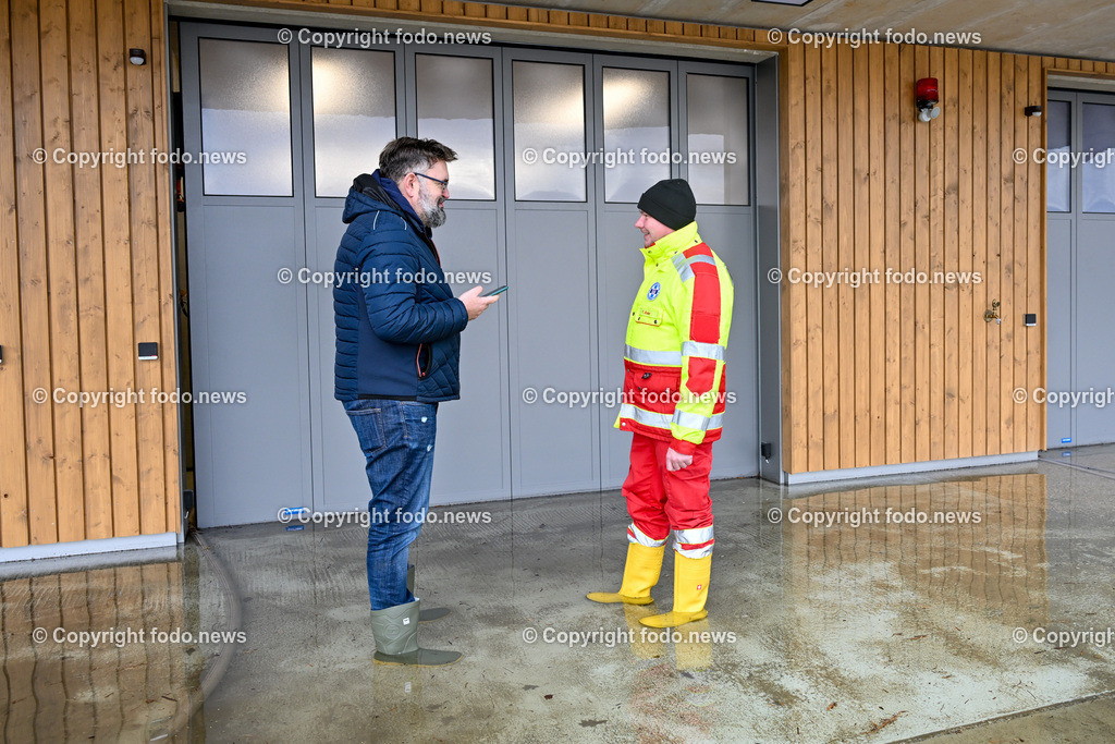 Wasserrettung Pichling_ Pichlingersee_ 29.12.2023-22 | 2912.2023, Linz Pichling, AUT, Wasserrettung, OS Pichling, im Bild Mario Ruhmanseder (Kronen Zeitung Linz), Toni Eder (Wasserrettung)