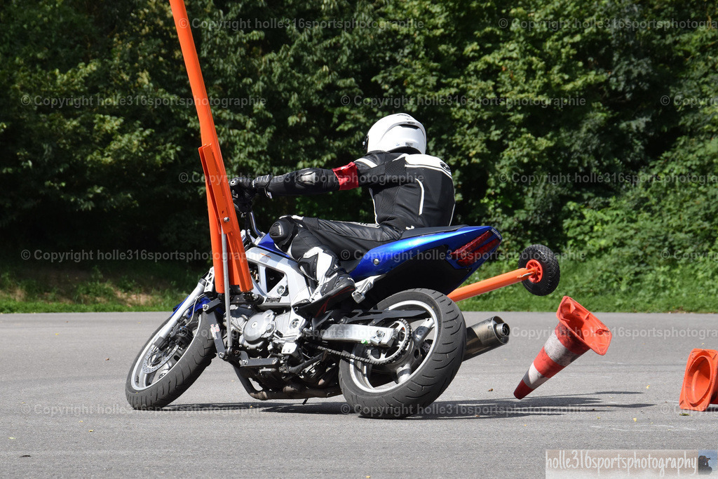 DSC_0776 | Sportfotografie , Motorsport, Motoross, Reitsport, Mointainbike, Enduro,
Landschaft , Outdoor, Eventfotografie, Landschaft, Bilder online bestellen - Realisiert mit Pictrs.com