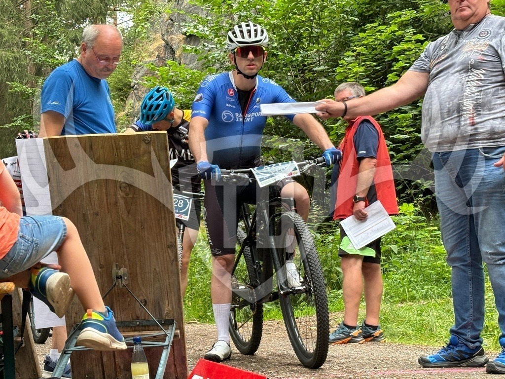 IMG_7849 | Fotogalerie der Treibjagd im Dunkelwald - Dein MTB Etappenrennen im Erzgebirge - Realisiert mit Pictrs.com