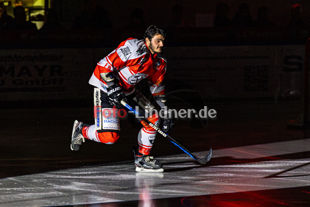 Spiel 1 Finale TSV Peißenberg Miners vs EHC Königsbrunn | Eishockey Bayernliga Playoffs 2023/2024, Spiel 1 Finale TSV Peißenberg Miners vs EHC Königsbrunn, 20240322,
Matthäus LIDL (Miners 19) beim Einlauf,
2024-03-22 in Peißenberg (Eisstadion)
19 Matthäus LIDL (Miners 19)
Copyright: WolfgangxLindner foto-lindner.de