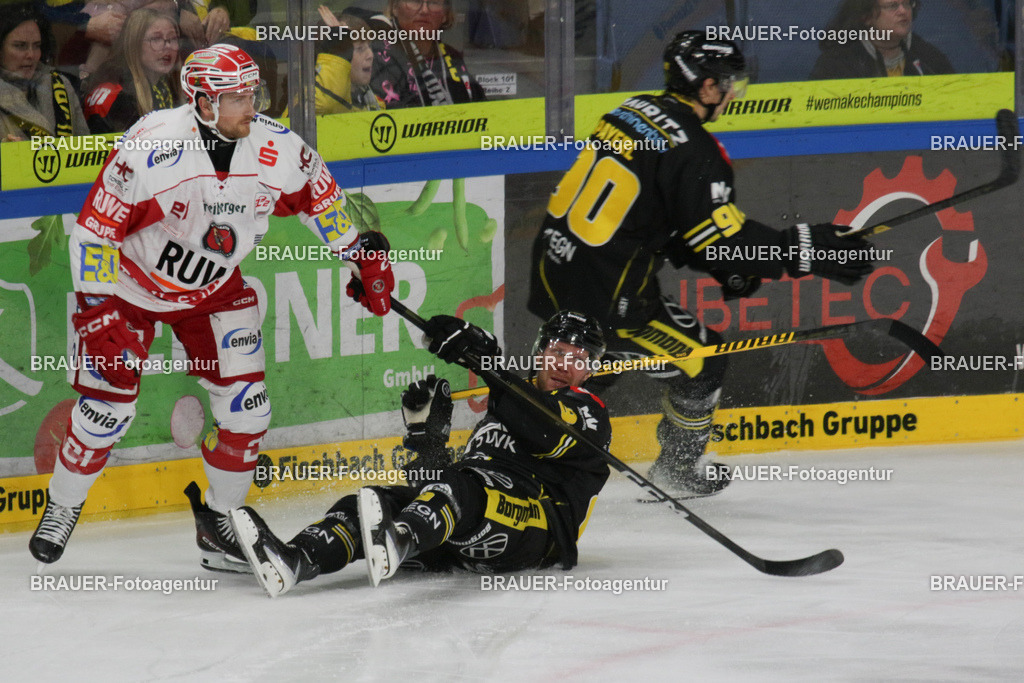 02.11.2025: DEL2  Krefeld Pinguine - Eispiraten Crimmitschau | Krefeld, Deutschland, 02.11.2025: MArcel Müller (Krefeld Pinguine) in Aktion während des DEL2-Spiels zwischen Krefeld Pinguine - Eispiraten Crimmitschau am 02.11. 2025 in der Yayla-Arena in Krefeld, Deutschland. (Foto Ralph Görtz / Brauer-Fotoagentur)