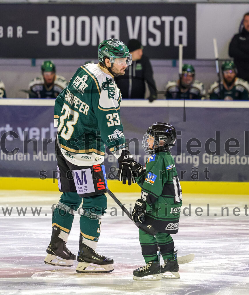 2025-11-25_017_TSV_Erding_gegen_EHF_Passau_Black_Hawks | Erding, Deutschland, 25.11.2025:Eishockey, Oberliga Süd 2025 / 2026, 20. Spieltag, TSV Erding gegen EHF Passau Black Hawks, Endergebnis: 2:3 n.V.Marc Schmidpeter (Erding Gladiators, #33)Foto: Christian Riedel / fotografie-riedel.net