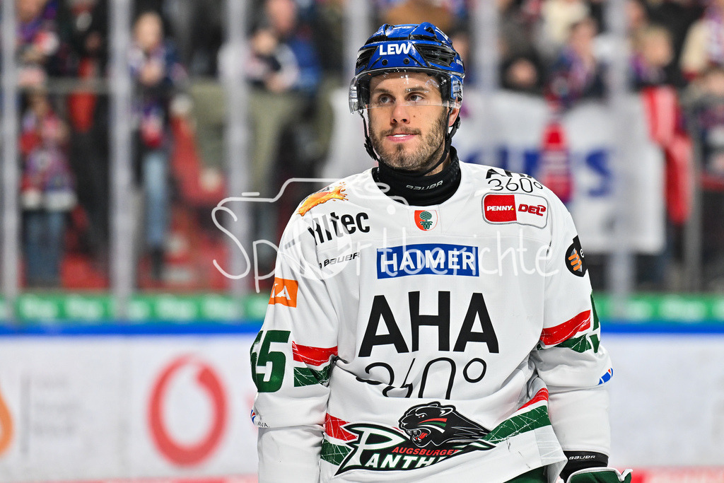 Nürnberg Ice Tigers - Augsburger Panther | NUREMBERG, GERMANY - 23. JANUARY: im Bild Ryan BUTTON (Augsburger Panther 55) / Einzelfoto / Freisteller während dem Match zwischen den Nürnberg Ice Tigers und den Augsburger Panthern am 42. Spieltag der Penny DEL in der PSD Bank Nürnberg Arena