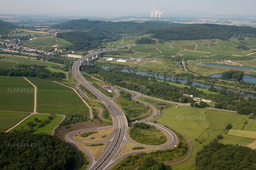 Vue aérienne: Vue de la ville à Schengen dans le département Remich, Luxembourg. Photo: IMG_29412.jpg prise le 26/06/2010 par Werner Riehm/FLY-FOTO.eu – Résolution de l'original: 4752 x 3168 px