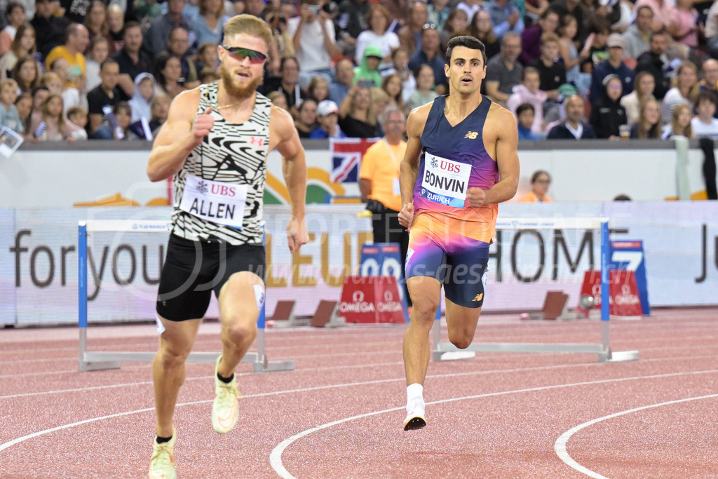 Leichtathletik: Weltklasse Zürich | 08.09.2022, Zürich, Letzigrund, Leichtathletik: Weltklasse Zürich, BONVIN Julien (SUI) und links ALLEN CJ (USA) im 400m-Hürdenlauf der Männer. - Realisiert mit Pictrs.com